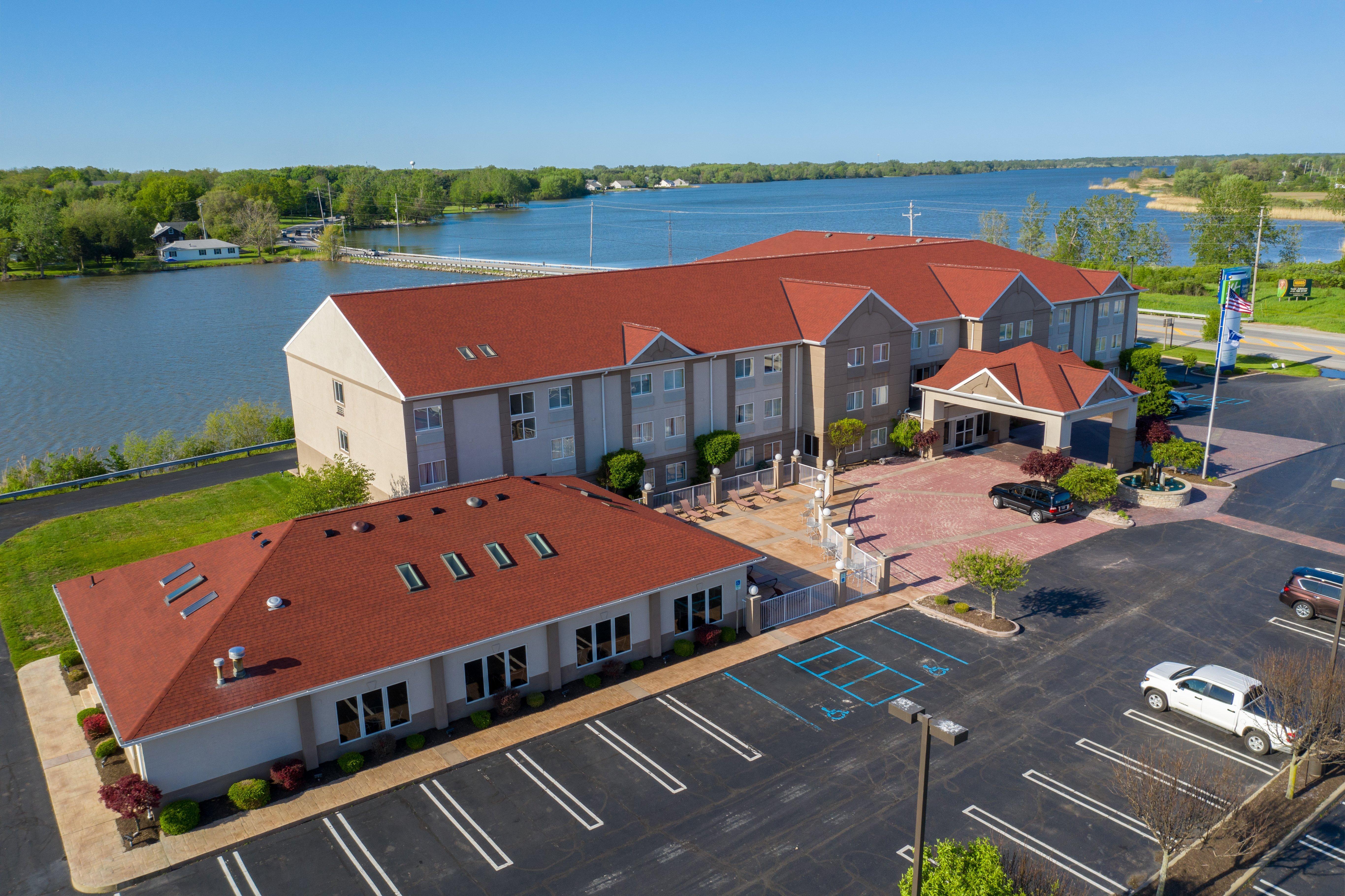 Holiday Inn Express Hotel & Suites Port Clinton-Catawba Island, An Ihg Hotel Exterior photo